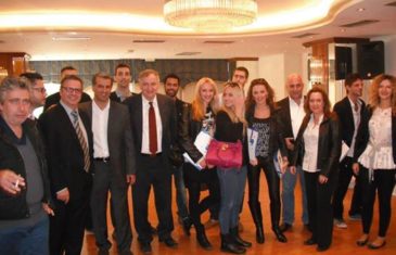 MIARIS BROS TAX FIRM Η ΟΜΑΔΑ ΠΟΥ ΚΕΡΔΙΖΕΙ Η ομαδική συνεργασία διαιρεί το έργο και πολλαπλασιάζει την επιτυχία. Το να βρεθούμε μαζί είναι η αρχή, το να παραμείνουμε μαζί είναι πρόοδος και το να συνεργαστούμε σαν ομάδα είναι η επιτυχία. MIARIS BROS TAX FIRM Η ΟΜΑΔΑ ΠΟΥ ΚΕΡΔΙΖΕΙ Η ομαδική συνεργασία διαιρεί το έργο και πολλαπλασιάζει την επιτυχία. Το να βρεθούμε μαζί είναι η αρχή, το να παραμείνουμε μαζί είναι πρόοδος και το να συνεργαστούμε σαν ομάδα είναι η επιτυχία.